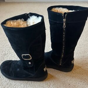 UGG Black Suede Boots with Cream Fur, zipper side.